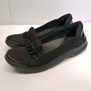 BZees size 8.5 M in excellent condition - super comfy
